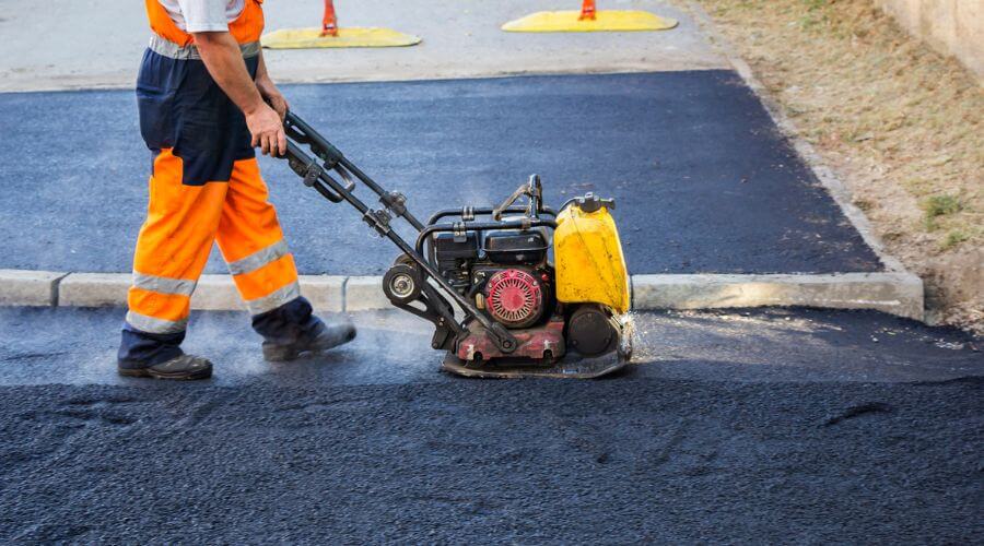 Professional gutter cleaning in Hartford, SD